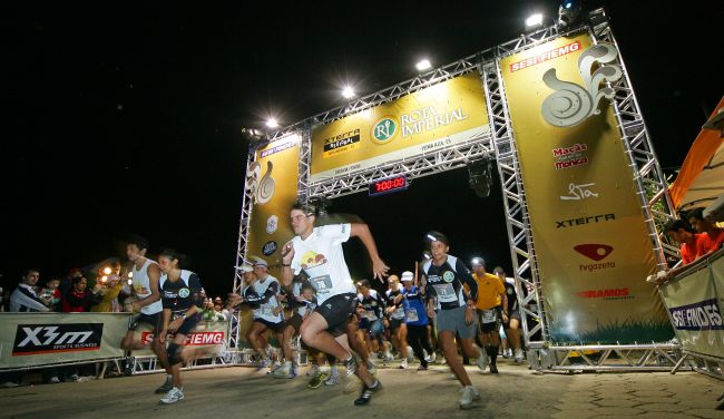 A corrida noturna em Manaus teve recorde de participação (foto: Divulgação)