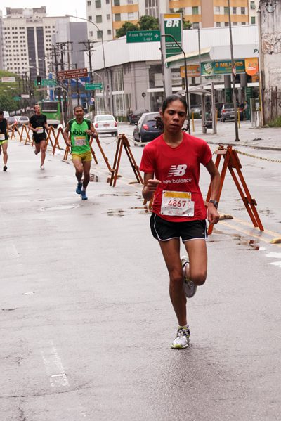 Cristiane Souza foi vencedora com o tempo de 40min16 (foto: AlexandreKoda/www.webrun.com.br)