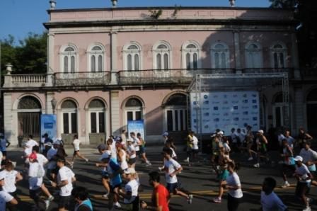Os corredores da prova passaram pelas ruas antigas do Centro do Rio (foto: Divulgação)