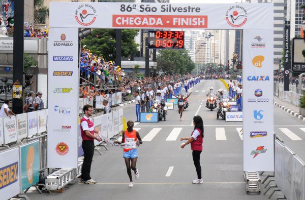 Além de bicampeã da prova  Alice agora também é recordista da São Silvestre (foto: ZDL/ Divulgação)