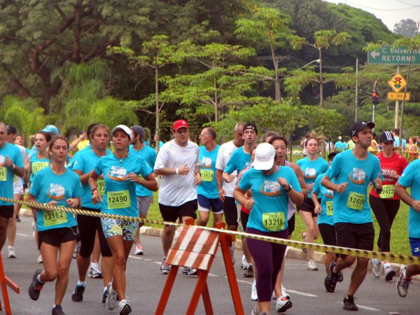 Os corredores podem optar pelo trajeto de 12 e cinco quilômetros (foto: Juliana Del Piva/www.webrun.com.br)