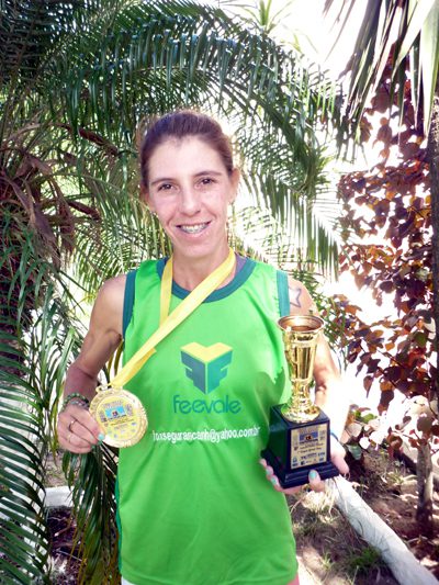 Clarice sentiu dores na panturrilha mas conseguiu superar o problema e venceu (foto: Arquivo Pessoal)