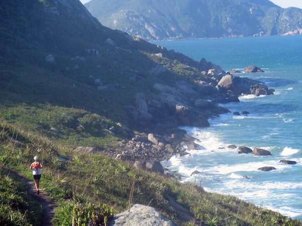 A cidade é conhecida como Ilha da Magia pelas belas paisagens (foto: Alexandre Koda/ www.webrun.com.br)