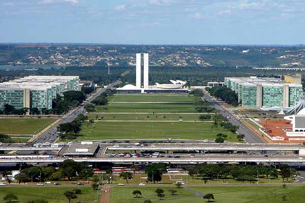 A largada aconteceu às 8h na Esplanada dos Ministérios (foto: )