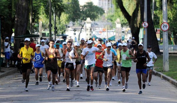 O Treinão é aberto a corredores que pretendem participar da Maratona do Rio 2011 (foto: Daniel Zappe/Divulgação)