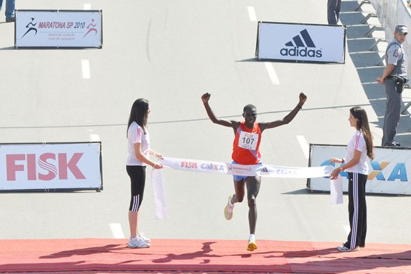 O queniano Biwott é o favorito de 2012 (foto: Ronaldo Milagres / ZDL)