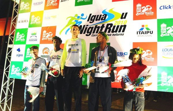 A Iguassu Night Run de 2010 reuniu mais de 400 participantes (foto: Divulgação)