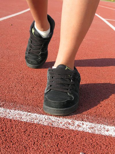 O tênis correto pode ajudar a minimizar problemas com os pés (foto: Sanja Gjenero/ Stock.Xchng)