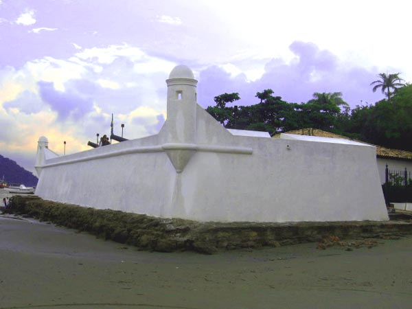 A largada será no Forte de Bertioga ao lado da balsa (foto: Matias Romero/Wikimedia Commons)