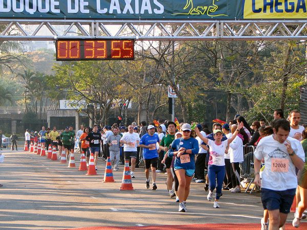 A prova também homenageia o Exército Brasileiro (foto: Monique Barleben/ www.webrun.com.br)