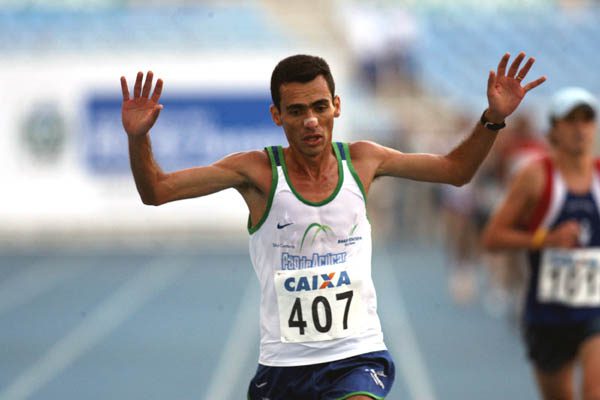 Marílson irá competir nos 10.000 metros no Troféu Brasil Caixa de Atletismo 2011 (foto: Agência Luz/BMFBOVESPA)