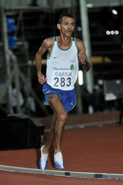 Marílson dos Santos compete na quarta-feira (03/08) a final dos 10.000 metros (foto: Agência Luz/BMFBOVESPA)