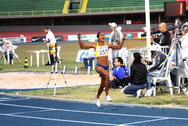 Esse foi o segundo recorde que ela quebrou que pertencia à Carmem de Oliveira (foto: Alexandre Koda/ www.webrun.com.br)