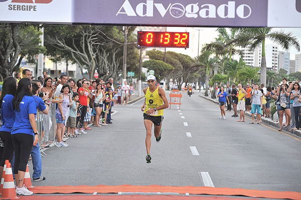 José Nilson de Jesus provou que santo de casa faz milagre (foto: César de Oliveira/ divulgação)
