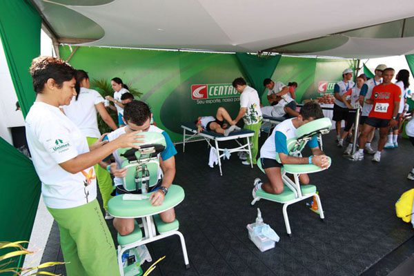Os vencedores da promoção ganham camiseta um livro e acesso ao espaço Centauro (foto: Luiz Doro/adorofoto)