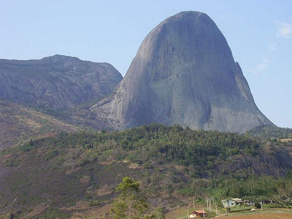As montanhas de Pedra Azul distrito de Domingos Martins no Espírito Santo serão o cenário da próxima etapa do Xterra Rota Imperial 2011 (foto: Apgaua/Wikimedia Commons)