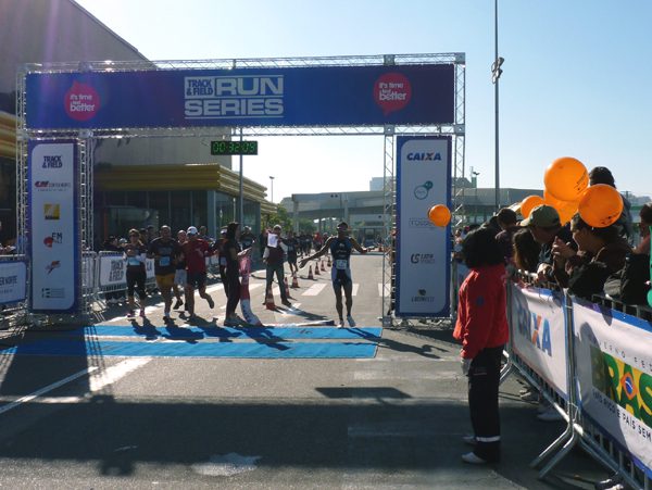 Adriano Bastos foi o campeão dos dez quilômetros com 32min08 (foto: Renata S. Bastos)