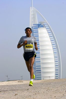 Prova manteve Burj Al Arab (ao fundo) no percurso (foto: Divulgação)