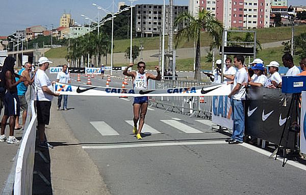 Cláudio Richardson conquista o heptacampeonato (foto: João Pedro Nunes/CBAt)