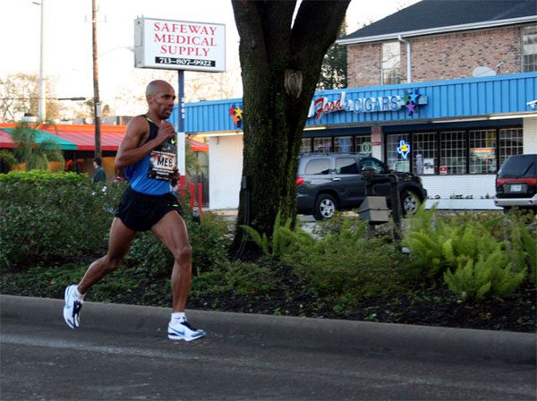 Meb Keflezighi foi o mais rápido entre os homens (foto: Arthur Langham/ Licença Creative Commons)