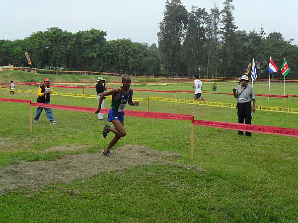 Gilberto: campeão sul-americano dos 12 km adulto (foto: Klaus Stanford/CBAt)