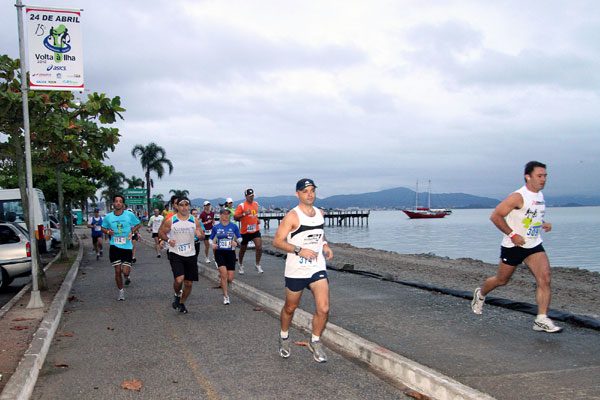 Atletas já se preparam para a Volta à Ilha em abril (foto: Alexandre Koda/www.webrun.com.br)