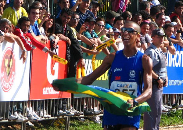 Depois de três anos de jejum Solonei leva Brasil ao pódio da Maratona de SP (foto: Fabiana Coletta/www.webrun.com.br)