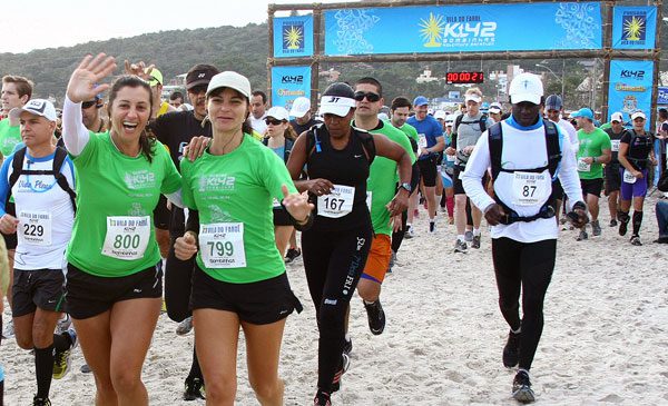 A largada acontece na praia de Bombinhas (foto: Alexandre Koda/ www.webrun.com.br)