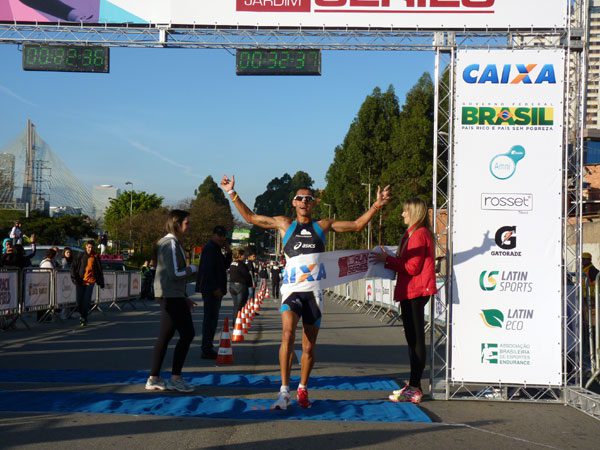 O atleta vence mais uma TrackField em fase de treinamento para a Maratona de Punta Del Este (foto: Renata S. Bastos/Divulgação)