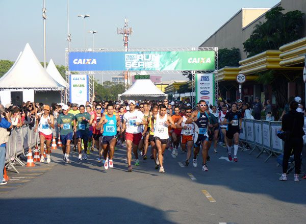 Cerca de dois mil corredores participaram da etapa em São Paulo (foto: Renata S. Bastos/Divulgação)