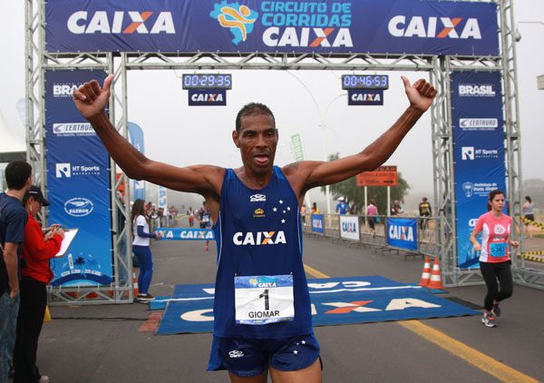 Giomar completou a prova exausto (foto: Luiz Doro/ Adorofoto)