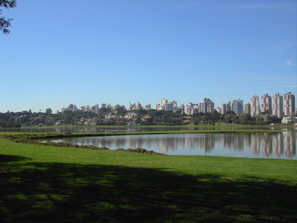 O Parque Barigui em Curitiba é um dos preferidos para a prática de exercícios (foto: Marcos Guerra/Licença Creative Commons)