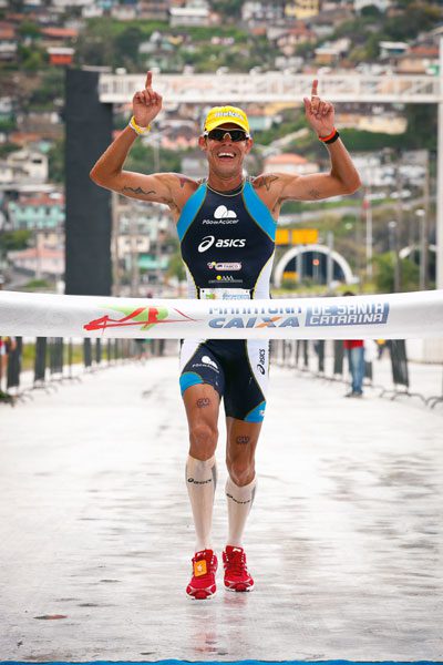 Adriano busca o tetracampeonato na disputa (foto: Divulgação Latin Sports)