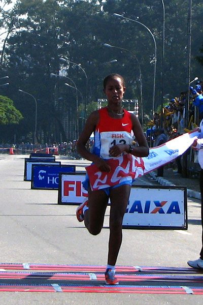 Etíope foi segunda colocada na Maratona de São Paulo em junho (foto: Paulo Gomes/ webrun.com.br)