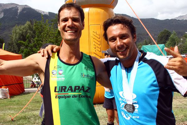 Anderson e Felipe ainda surfam mas não dispensam uma corrida de montanha (foto: Alexandre Koda/ www.webrun.com.br)