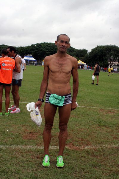 Arisvaldo sempre corre de sunga porque acha mais confortável (foto: Rafaela Castilho/ webrun.com.br)