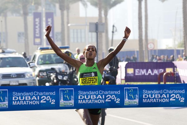Por estar lesionada Aselefech Medessa atual campeã não correrá em Dubai nesse ano (foto: Divulgação/ Maratona de Dubai)