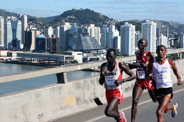 Os melhores da São Silvestre de 2012 estarão lado a lado em Cuiabá (foto: Paulo Gomes/ webrun.com.br)