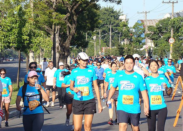 Atletas correm para fazer campanha contra o câncer bucal (foto: Marcelo Matsumoto/ Corpore Brasil)
