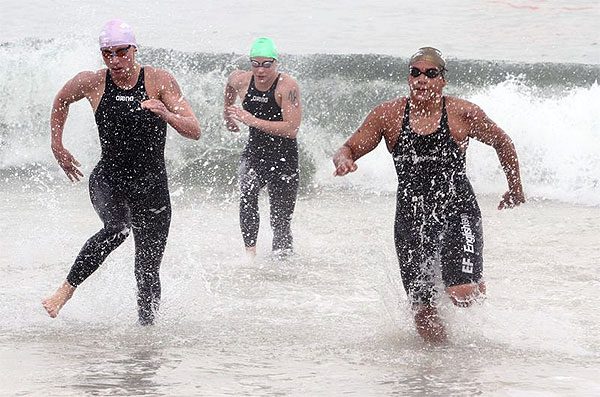 Percurso de um quilômetro de nado no mar foi caracterizado pela presença de jovens atletas (foto: Divulgação/ Circuito Light Rei e Rainha do Mar)