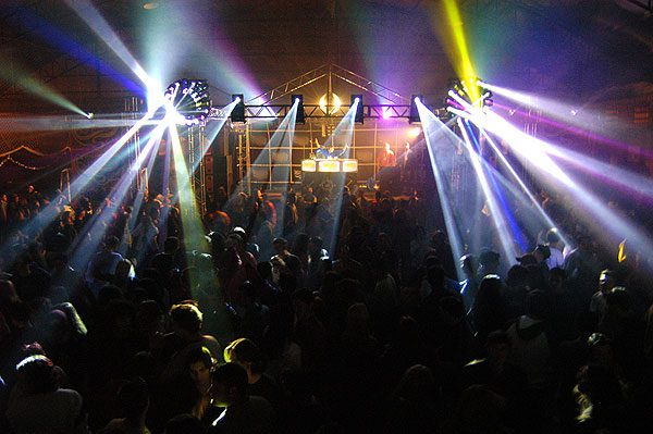 Baladas de Londres e Holanda já utilizaram sistema para gerar energia com passo de dança da pista (foto: Diego Baseggio/ stock.xchng)