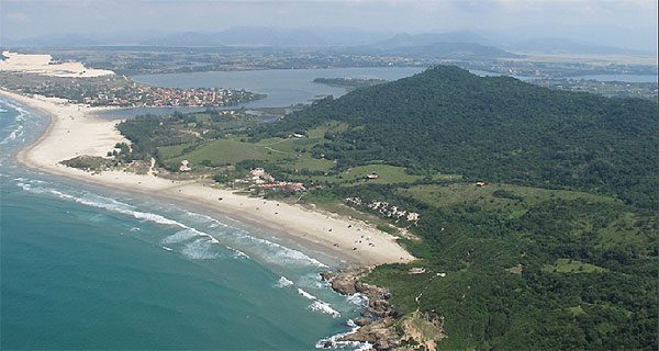 Este é o quarto ano que a Praia do Rosa recebe a prova (foto: André Mineiro/ MoutainDo)