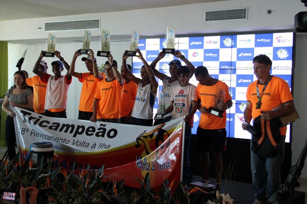 Equipe Beckhauser terminou a ultramaratona em 8h01min05 (foto: Renato Aranda/ Webrun.com.br)
