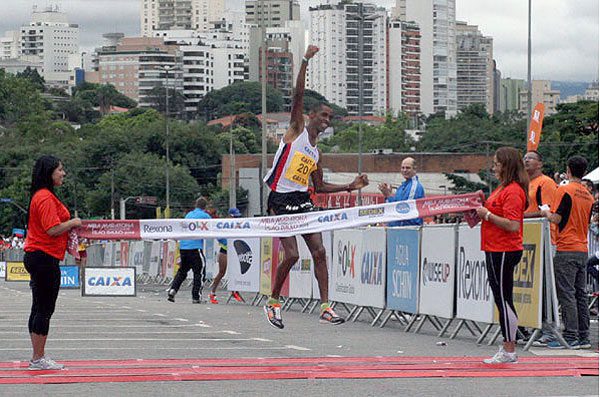 Atleta da equipe Pé de Vento foi o brasileiro mais bem colocado na São Silvestre 2012 (foto: Renato Aranda/ Webrun)