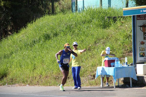 Por sujeira ao meio ambiente cada vez menos provas de montanha têm postos de hidratação (foto: Renato Aranda/ Webrun)