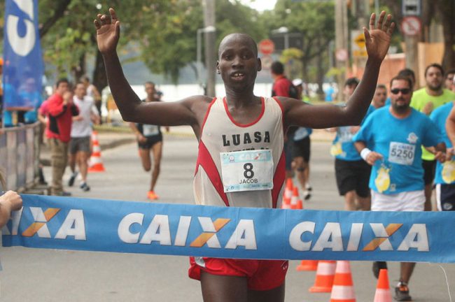 Jacob Kiprotich foi o vencedor da prova em 2012 (foto: Daniel Ramalho/adorofoto)