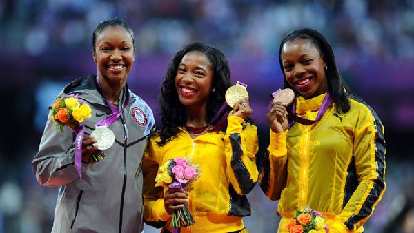 Veronica Campbell-Brown (à direita) está fora do Mundial de Moscou (foto: LOCOG/ Divulgação)