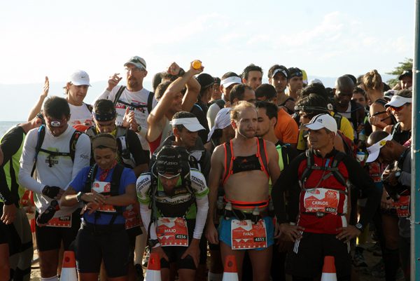 Dezenas de guerreiros largaram para os 50 quilômetros (foto: Rafaela Castilho/ webrun.com.br)