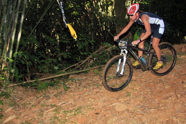Luzia não aliviou nos downhills (foto: Alexandre Koda/ www.webrun.com.br)