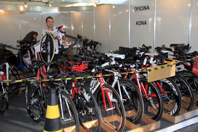 A Kona já montou sua oficina de bikes na Expo (foto: Alexandre Koda/ www.webrun.com.br)
